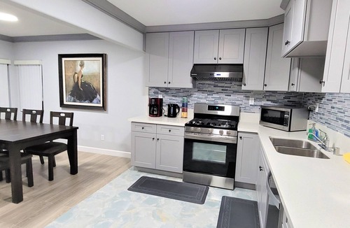 Midway City House | Warm & Comfy home near beach and Disney