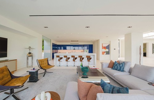 Trousdale Estates Villa | Warm Modern Masterpiece prime Trousdale Estates with beautiful city views.