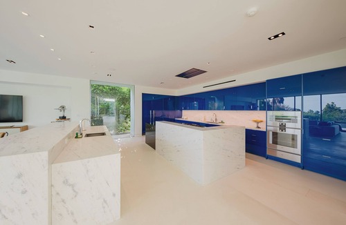 Trousdale Estates Villa | Warm Modern Masterpiece prime Trousdale Estates with beautiful city views.