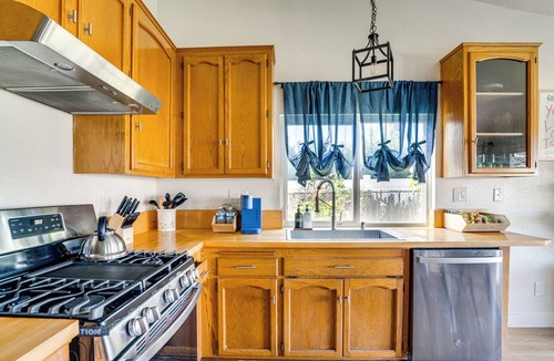 Lake Elsinore House | Water-View Home w/Hot Tub in Lake Elsinore!
