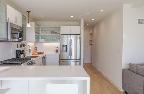 Playa Del Rey House | Waterfront 2BDRM with Patio in Playa Del Rey