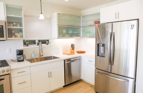 Playa Del Rey House | Waterfront 2BDRM with Patio in Playa Del Rey