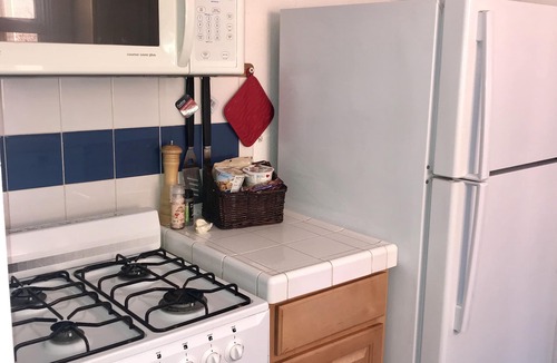 Belmont Shore Apartment | Waterfront Belmont Shore Studio Great View & Deck space Available Jan 15 yearly