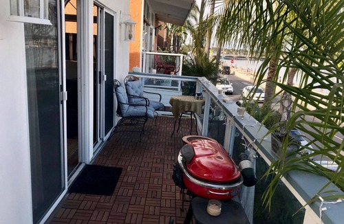 Belmont Shore Apartment | Waterfront Belmont Shore Studio Great View & Deck space Available Jan 15 yearly