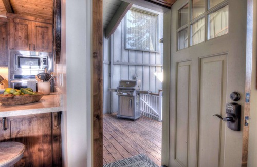 Tahoma House | Waters Edge Jewel w/Lake Views | HOA Access!
