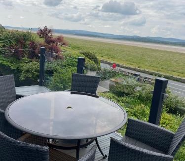 Milnthorpe House | Watersedge Retreat, views, sunsets, dogs welcome