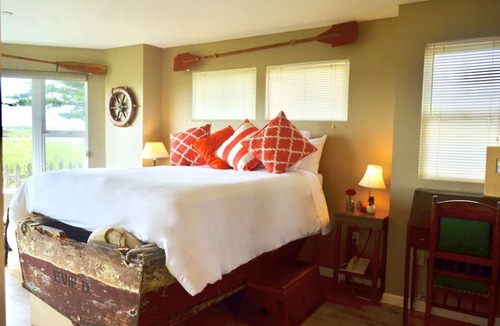 Moss Landing Apartment | WaterVeiw - 2-person Shower - Fireplace