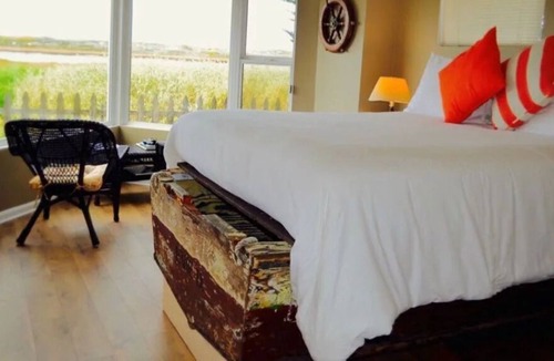 Moss Landing House | WaterVeiw - 2-person Shower - Fireplace