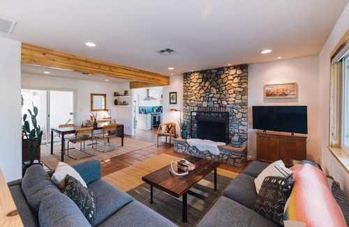 Joshua Tree Highlands House | Welcome to the Roadrunner House! Ideally located 5 minutes from JTNP and town of JT.