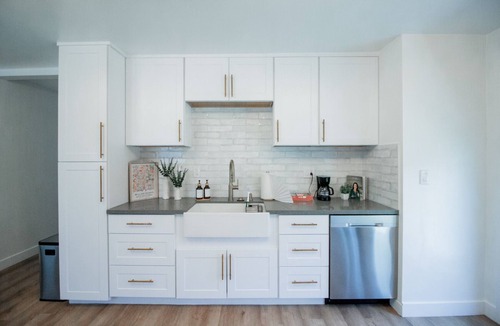 Lawndale House | Welcoming & Modern 3BD/2BA Home - Close to SpaceX, LAX, Beaches, & more!