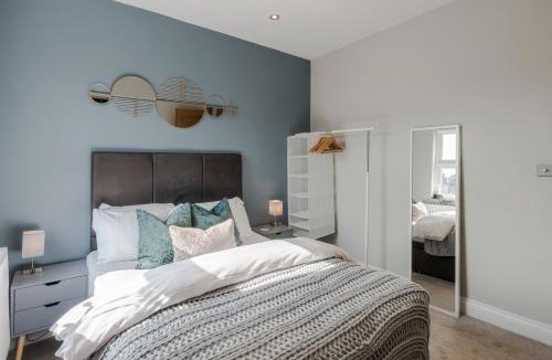 West Hampstead Apartment | West Hampstead 3BR Family Duplex 3-Mins to Tube & Rail