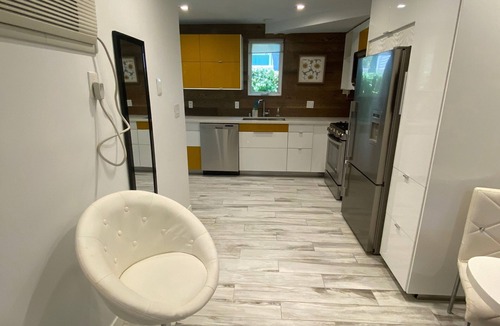West Hollywood House | West Hollywood 1bed 1bath modern studio unit 115 p nt 30days min/60days max