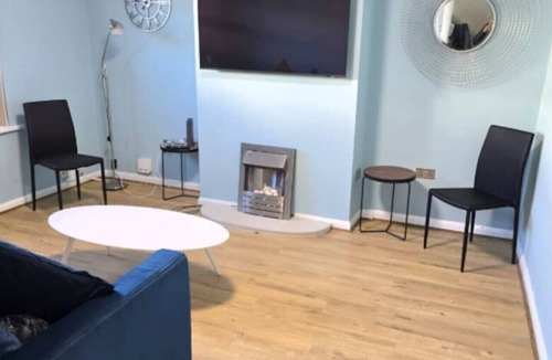 Cradley House | West Midlands Home - 3BR w/FREE Parking and WIFI