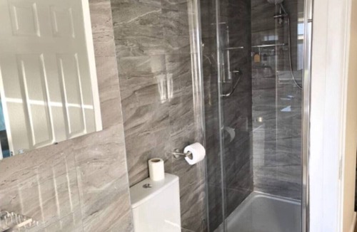 Cradley House | West Midlands Home - 3BR w/FREE Parking and WIFI