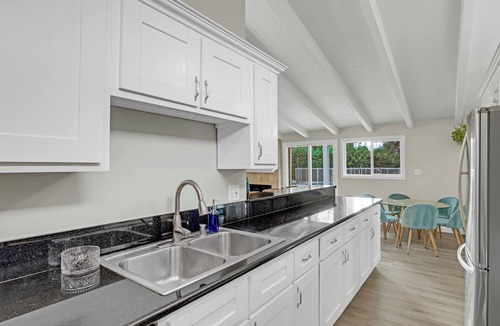 Woodland Hills House | West Valley by AvantStay | Large Yard w/Pool!
