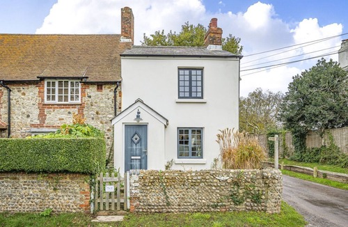 West Wittering Cottage | West Wittering Rosemary Cottage – Sleeps 5, Nr Beach, Parking & Family Friendly
