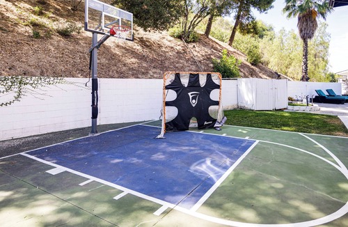 Encino House | WFH Friendly: Spacious Hillside Retreat in Encino
