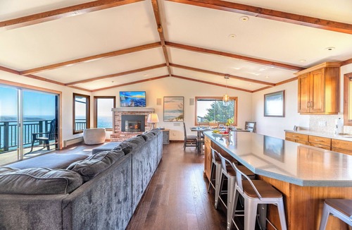 Dillon Beach House | WhaleWatch~Scenic Coastal Retreat Perfect for Families, WiFi/HotTub/GmRm/Pup