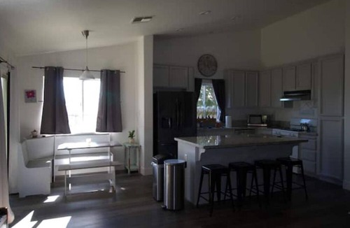Wheatland House | Wheatland-4 bedroom 5 beds near Hard Rock, Amphitheater, Beale