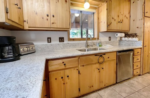 Sunnyside House | Wheelehan House - Close to Tahoe City & Tahoe Park HOA Beach Access!