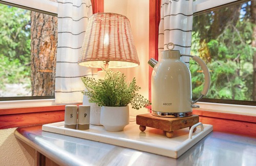 Pine Cove Cabin | Whimsical Cabin *Spa, Fireplace, Pet Friendly*