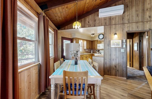 Groveland Cabin | Whimsical dog-friendly cabin with fireplace & deck - close to Yosemite, skiing