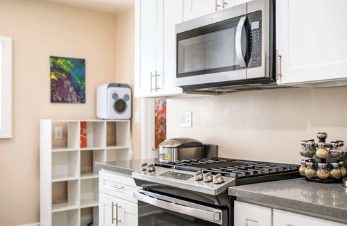 Westmont House | Whimsical Family Stay, 10 Min Walk to PV Hospital