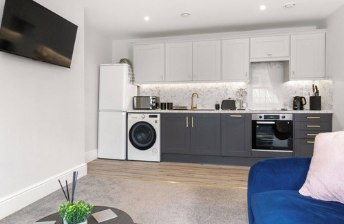 Worcester Apartment | WhiskAwayStays Victoria House Apartment 2