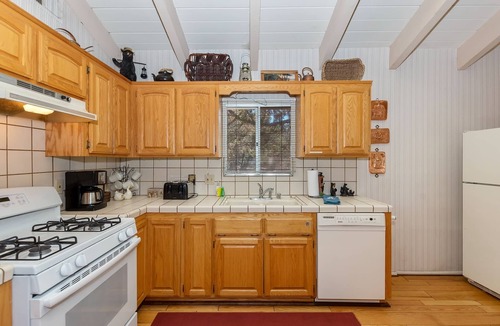 Whispering Forest Cabin | Whispering Bear Lodge by Destination Big Bear : Pool Table! Foosball! Views! Internet! Deck!