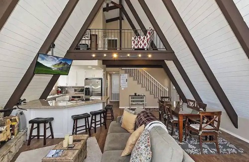 Blue Jay House | Whispering Pines A-Frame + Pool Table + 2 Patios!
