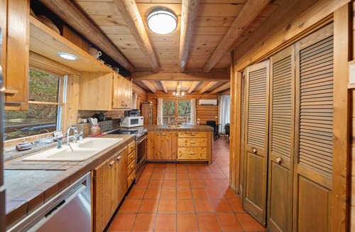 Idyllwild Cabin | Whispering Ridge Cabin with Spa & Mountain Bliss