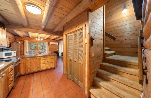 Idyllwild Cabin | Whispering Ridge Cabin with Spa & Mountain Bliss