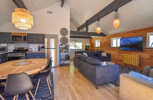Green Valley Lake Cabin | Whispering Woods - Fire pit, BBQ, Pets, Trails!