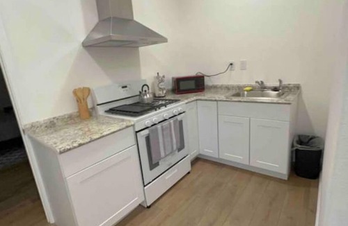 Tracy Apartment | White Alpacas - Super Clean & Budget Guesthome