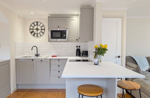 Middleton-on-Sea Cottage | White Rose Lodge - an annexe that sleeps 2 guests in 1 bedroom