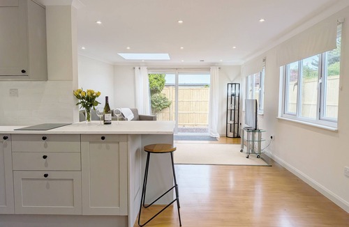 Middleton-on-Sea Cottage | White Rose Lodge - an annexe that sleeps 2 guests in 1 bedroom