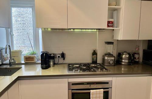Pembridge Apartment | White Villa
