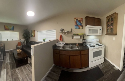 Springville House | Wild Turkey Way Guesthouse!!! Short 5 Minute Walk to the Springville Ranch!