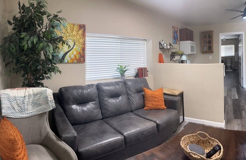 Springville House | Wild Turkey Way Guesthouse!!! Short 5 Minute Walk to the Springville Ranch!