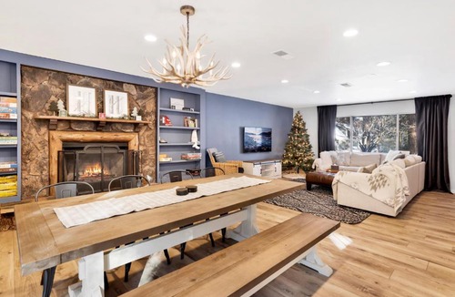 Fox Farm Ski Chalet | Wildwood Lodge by Big Bear Vacations Hot Tub Ultra Cozy Fox Farm Retreat