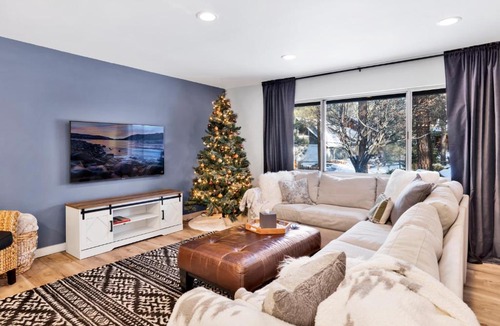 Fox Farm Ski Chalet | Wildwood Lodge by Big Bear Vacations Hot Tub Ultra Cozy Fox Farm Retreat