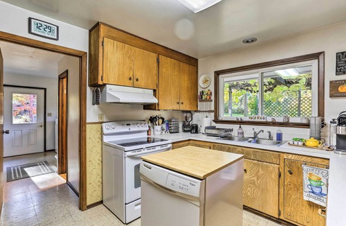 Willow Creek House | Willow Creek Hideaway w/Deck, 1 Mi to River!