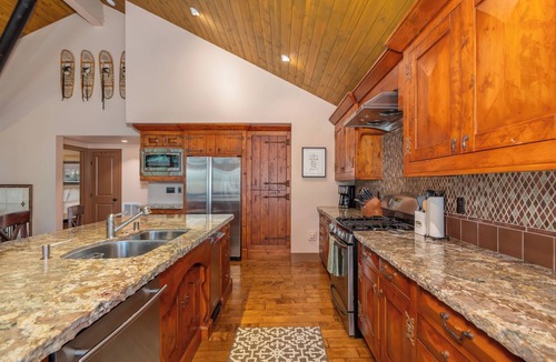 Dorrington Cabin | Wilson's Roost- Snowshoe Springs Lake