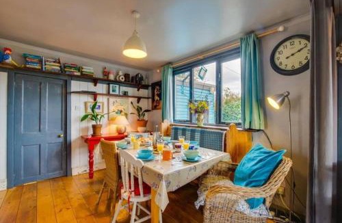 Parkmill Ski Chalet | Windy Hill - Three Cliffs Bay, Gower