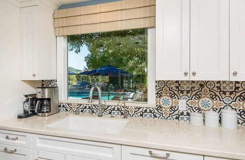 St. Helena House | Wine Country Oasis. Pool, hot tub, vineyard views, walk to Downtown St. Helena