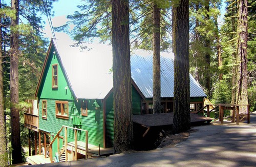 Strawberry Cabin | Winter Way Cabin near Pinecrest