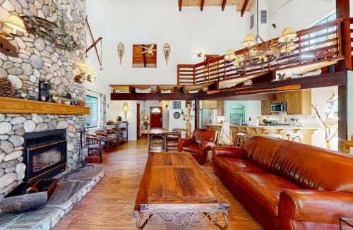 Bass Lake House | Wishing Well Cabin