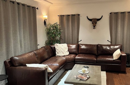 Belmont Shore House | Within steps of the beach, your Long Beach get away in Belmont Shore.