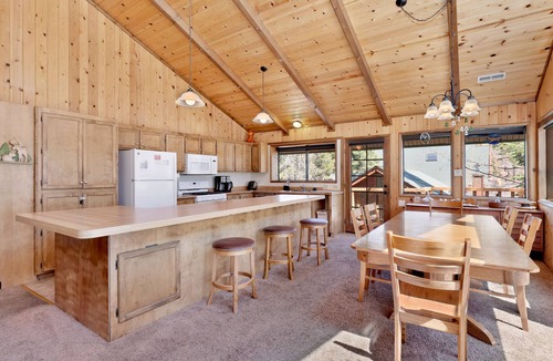 Upper Moonridge Cabin | Wodehouse Mountain Family Retreat at Big Bear Lake