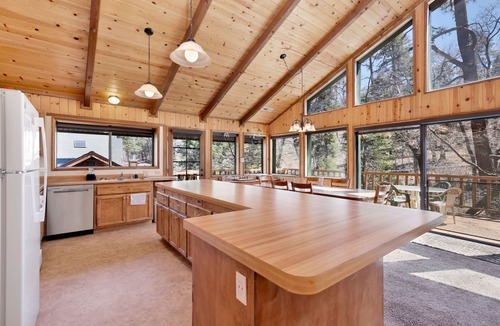Upper Moonridge Cabin | Wodehouse Mountain Family Retreat at Big Bear Lake